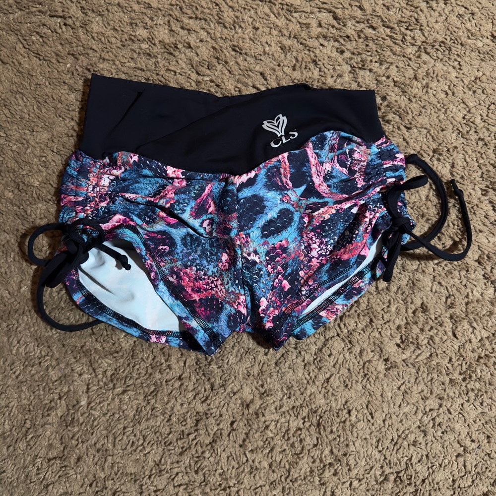 CLS booty scrunch shorts medium